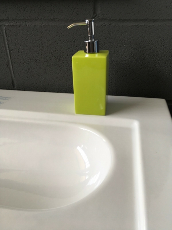 Stocklot bathroom accessories - Image 6