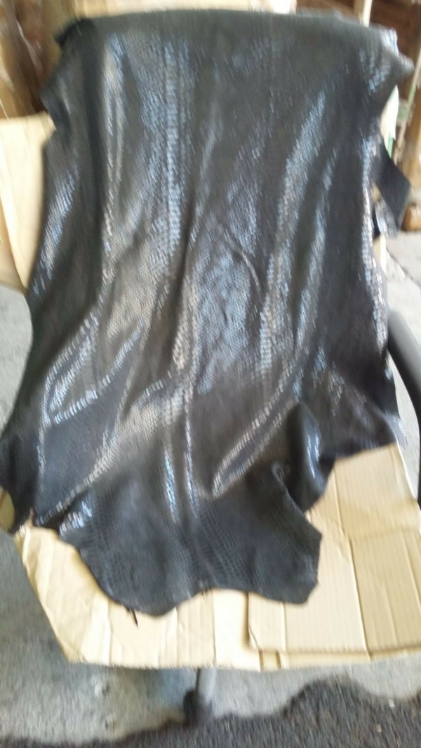 Stocklot leather skins - Image 21