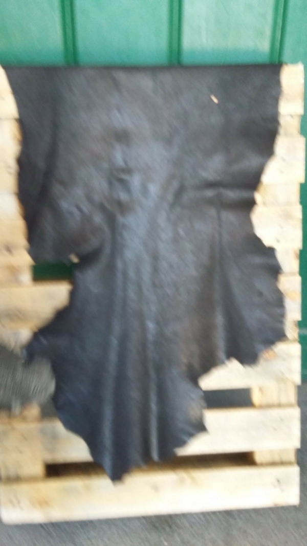 Stocklot leather skins - Image 15