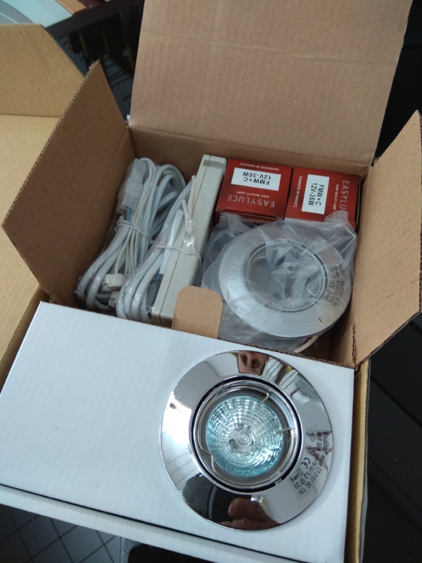 Stocklot halogen spotlights