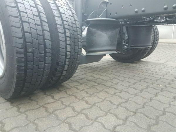 Special offer Mercedes trucks - Image 18