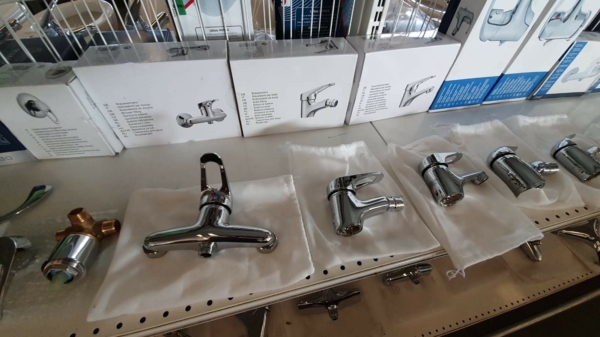 Stocklot taps, mixers and faucets - Image 17