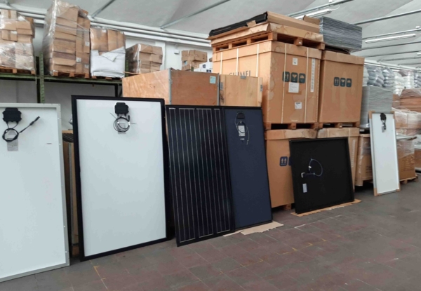 Stocklot Inverter and solar pannels - Image 2