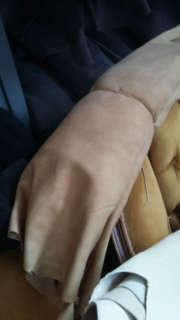 Stocklot leather skins - Image 9