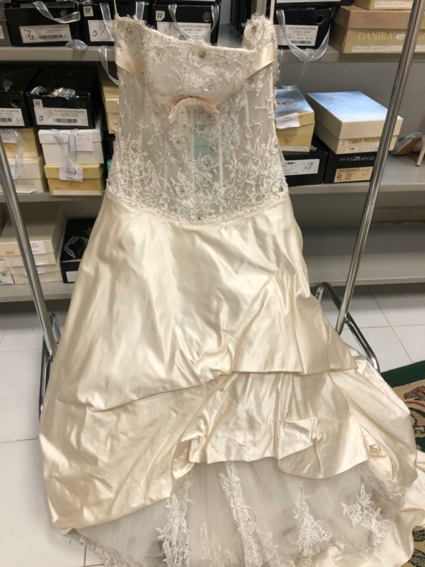 Stocklot wedding dresses, shoes and lingerie - Image 7