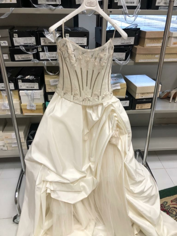 Stocklot wedding dresses, shoes and lingerie - Image 5