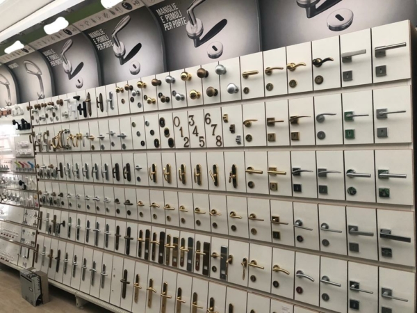 Stocklot handles for doors and windows
