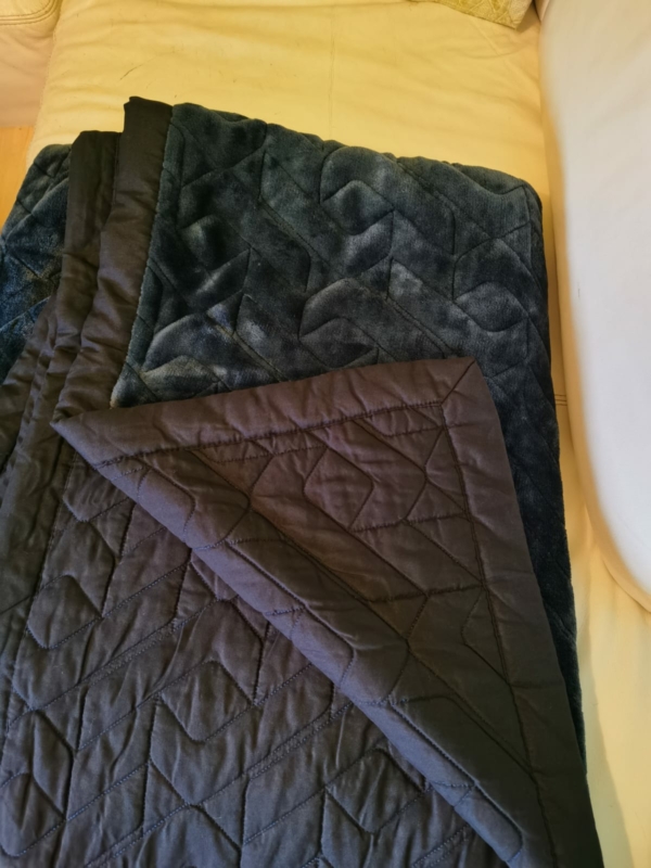 Stocklot plaid and fleece blankets - Image 7
