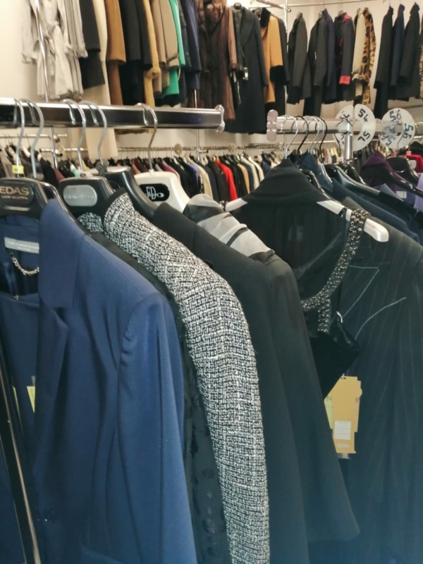 Stocklot cerimonial clothing for men and ladies - Image 2