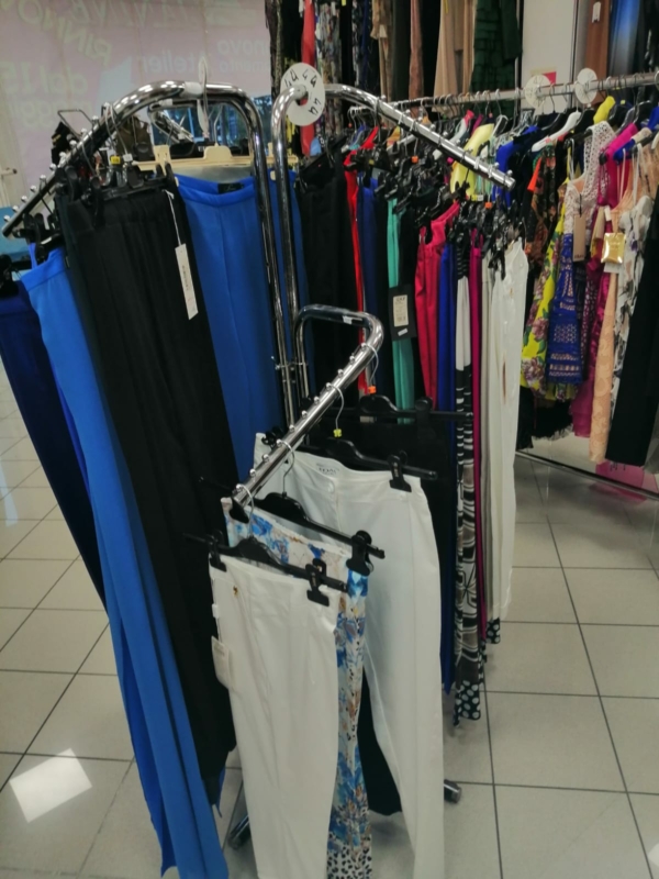 Stocklot cerimonial clothing for men and ladies - Image 4