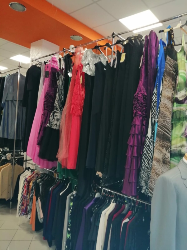 Stocklot cerimonial clothing for men and ladies - Image 11