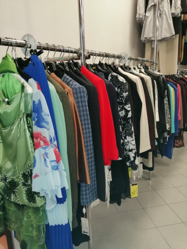 Stocklot cerimonial clothing for men and ladies - Image 6