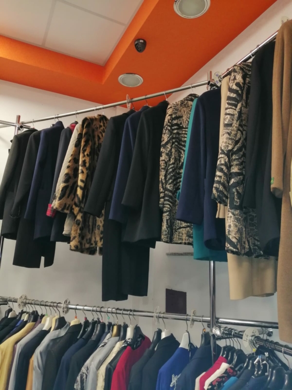 Stocklot cerimonial clothing for men and ladies - Image 7
