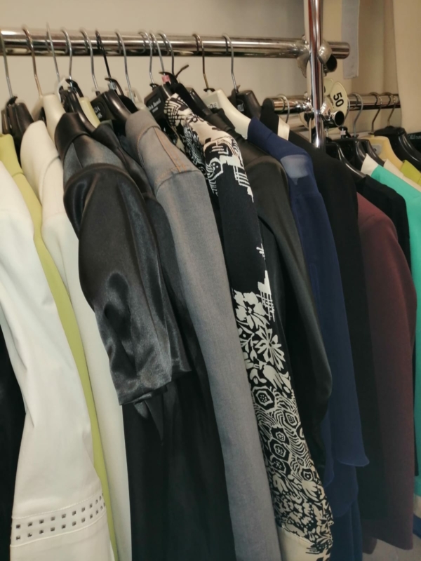 Stocklot cerimonial clothing for men and ladies - Image 12