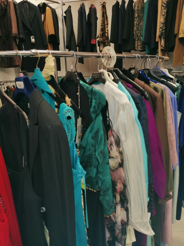 Stocklot cerimonial clothing for men and ladies - Image 20