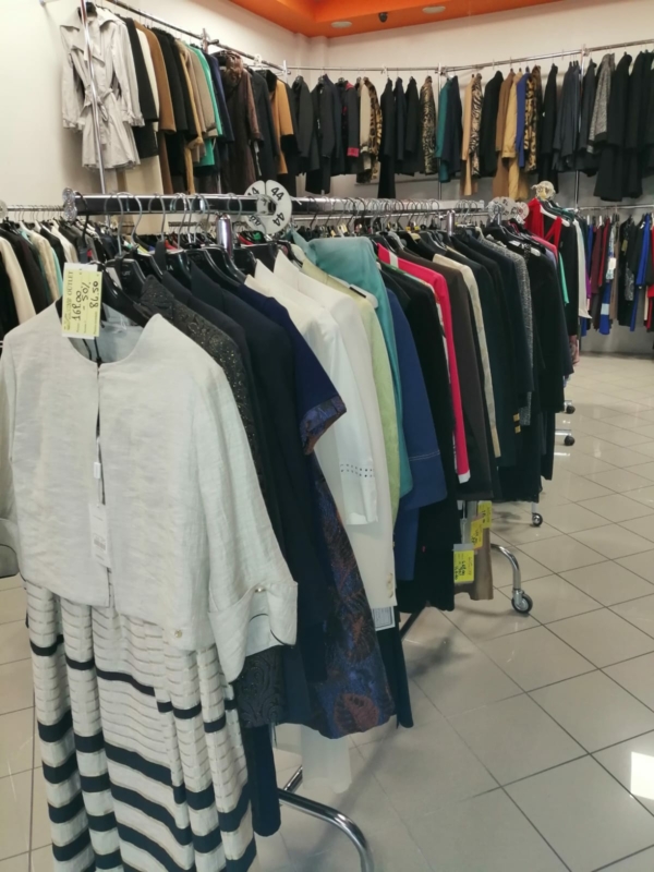 Stocklot cerimonial clothing for men and ladies - Image 22