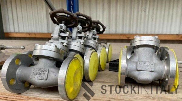 Stocklot of valves, flanges, gaskets, stud bolts and welded fittings
