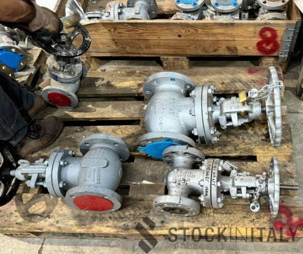 Stocklot of valves, flanges, gaskets, stud bolts and welded fittings - Image 5