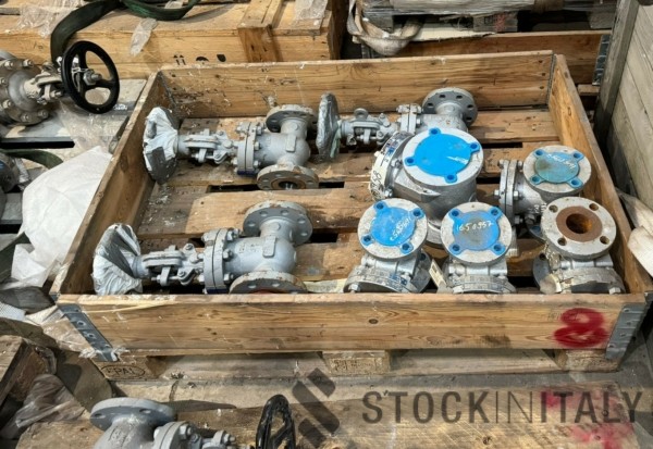 Stocklot of valves, flanges, gaskets, stud bolts and welded fittings - Image 4