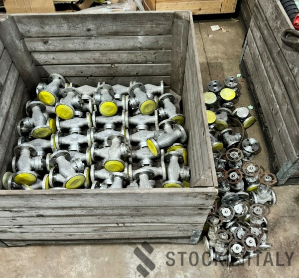 Stocklot of valves, flanges, gaskets, stud bolts and welded fittings - Image 7