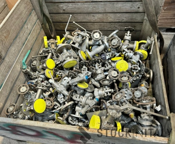 Stocklot of valves, flanges, gaskets, stud bolts and welded fittings - Image 9