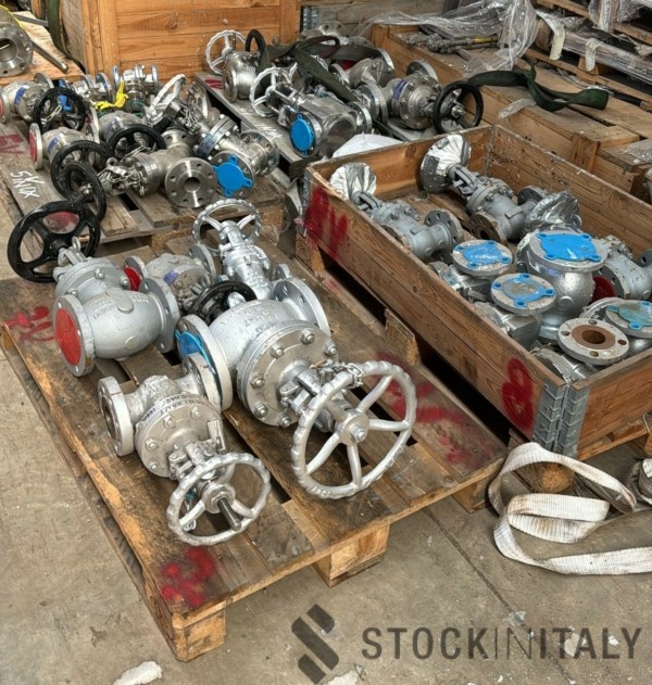 Stocklot of valves, flanges, gaskets, stud bolts and welded fittings - Image 2