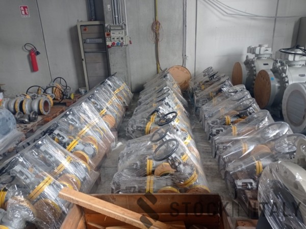 Stocklot of ball and gate valves